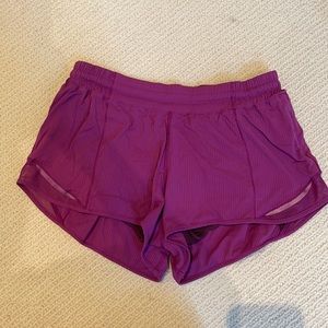 Lululemon Hotty Hot shorts 2.5”